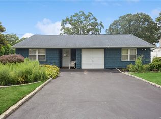 32 Biscayne Dr, Selden, NY 11784