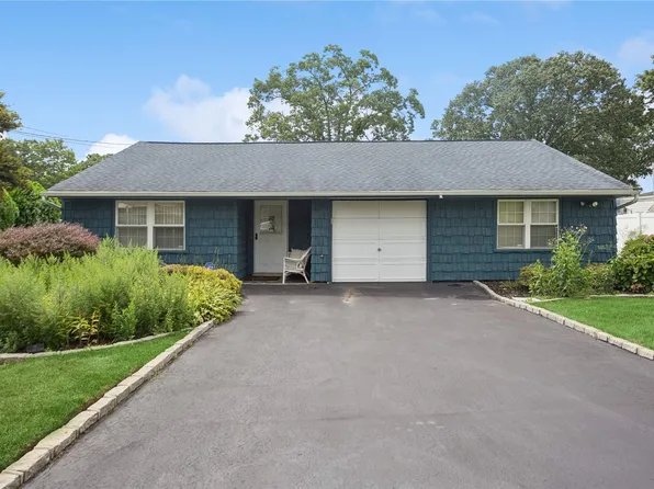 32 Biscayne Drive, Selden, NY 11784