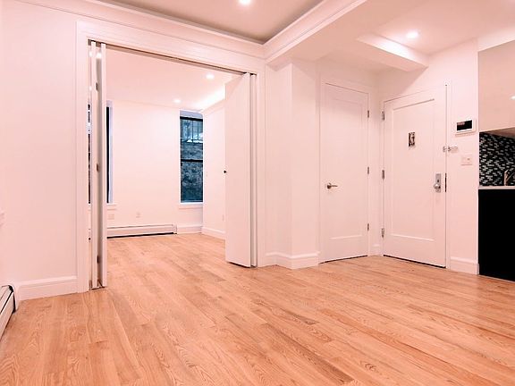 5th image of 24 Charles St