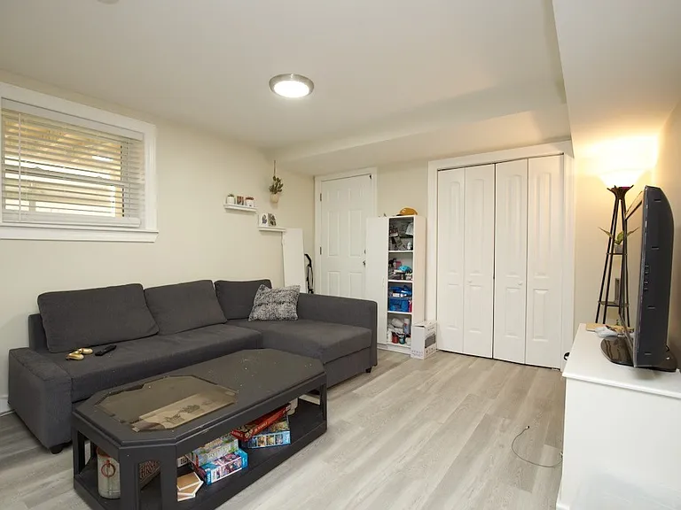 732 W Roscoe St #AGN — Photo 9