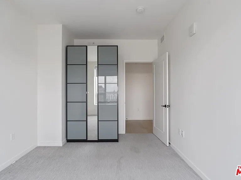1050 S Grand Ave #1410 — Photo 17