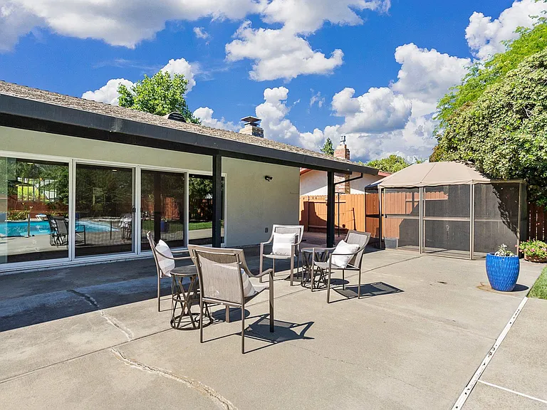 2107 Amador Ave — Photo 24