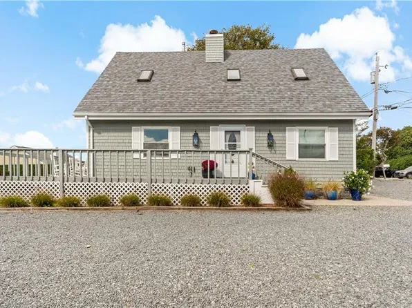 18 Warren Ave, Middletown, RI 02842