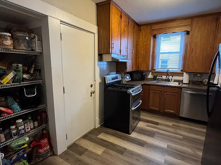 1211 W 7th St — Photo 3