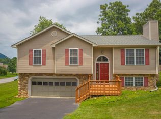 3005 Valley Stream Dr, Roanoke, VA 24014
