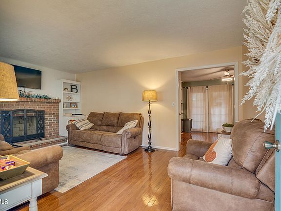 5th image of 4502 Ronald Dr