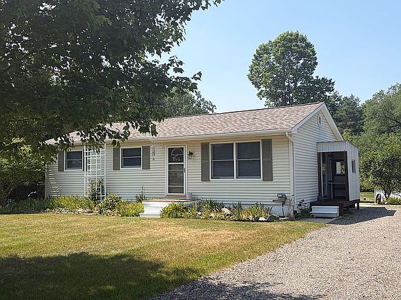 2nd image of 2311 Lange Ln