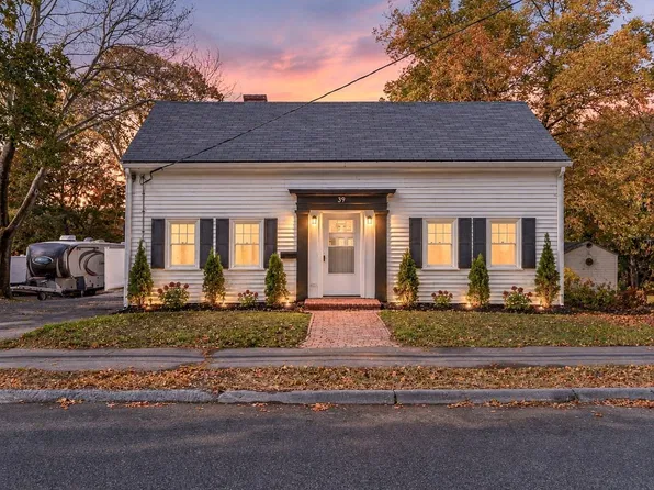39 Forest St, Danvers, MA 01923