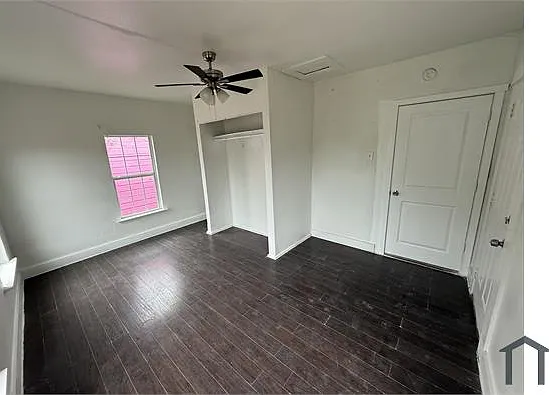 2729 E Commerce St — Photo 11
