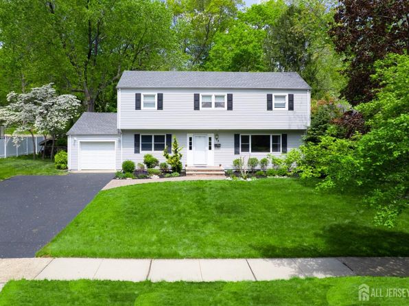 13 Sandalwood Dr, East Brunswick, NJ 08816