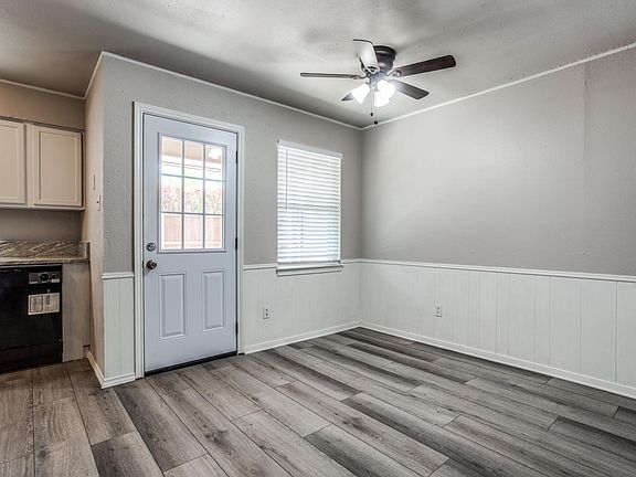 2nd image of 2432 Lakeview Cir