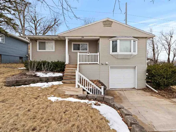 1100 18th St SW, Cedar Rapids, IA 52404