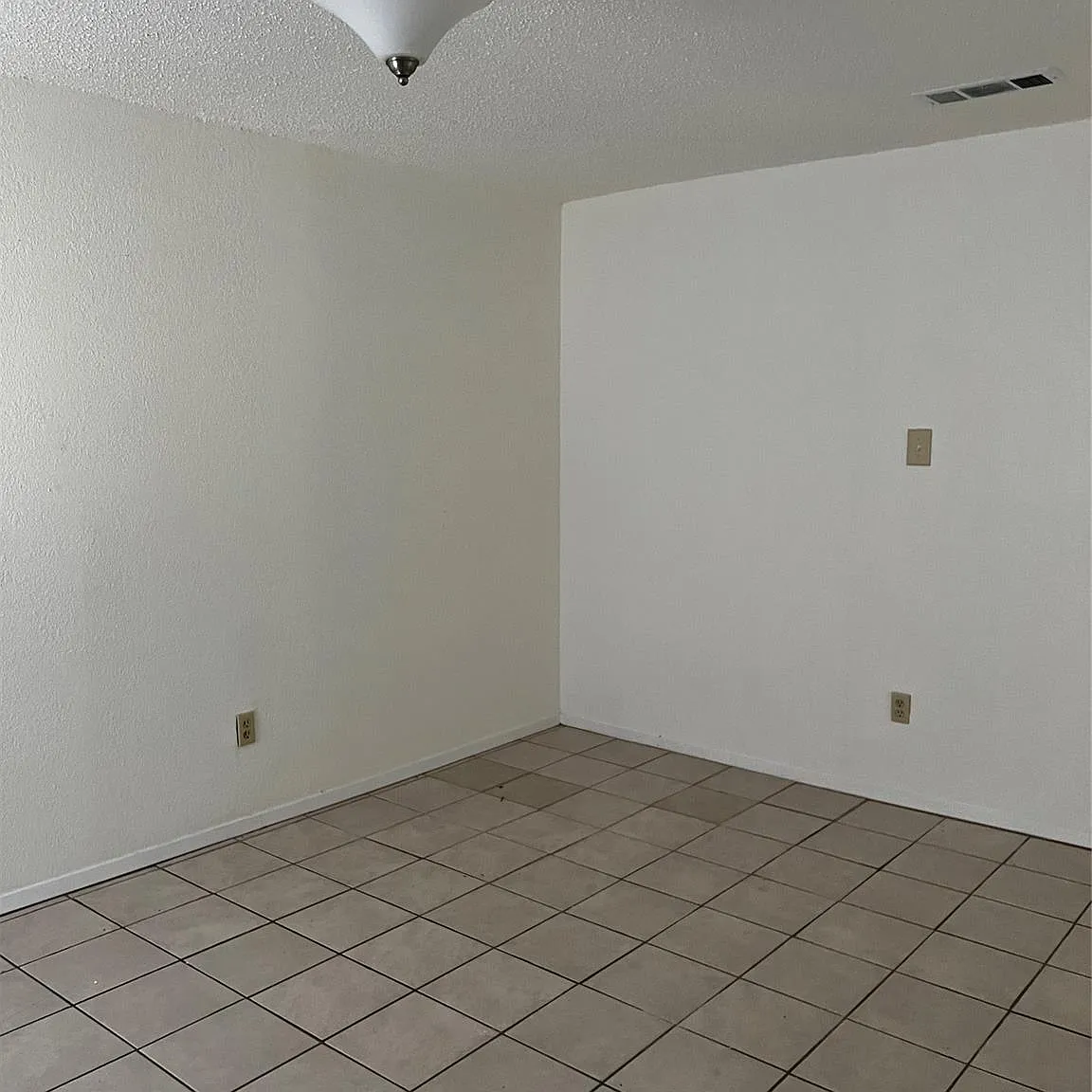 2 bed, 1.0 bath, 1536 sqft, $895 — Photo 3