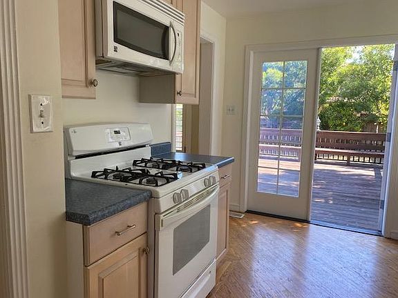 5th image of 282 Poplar Ave