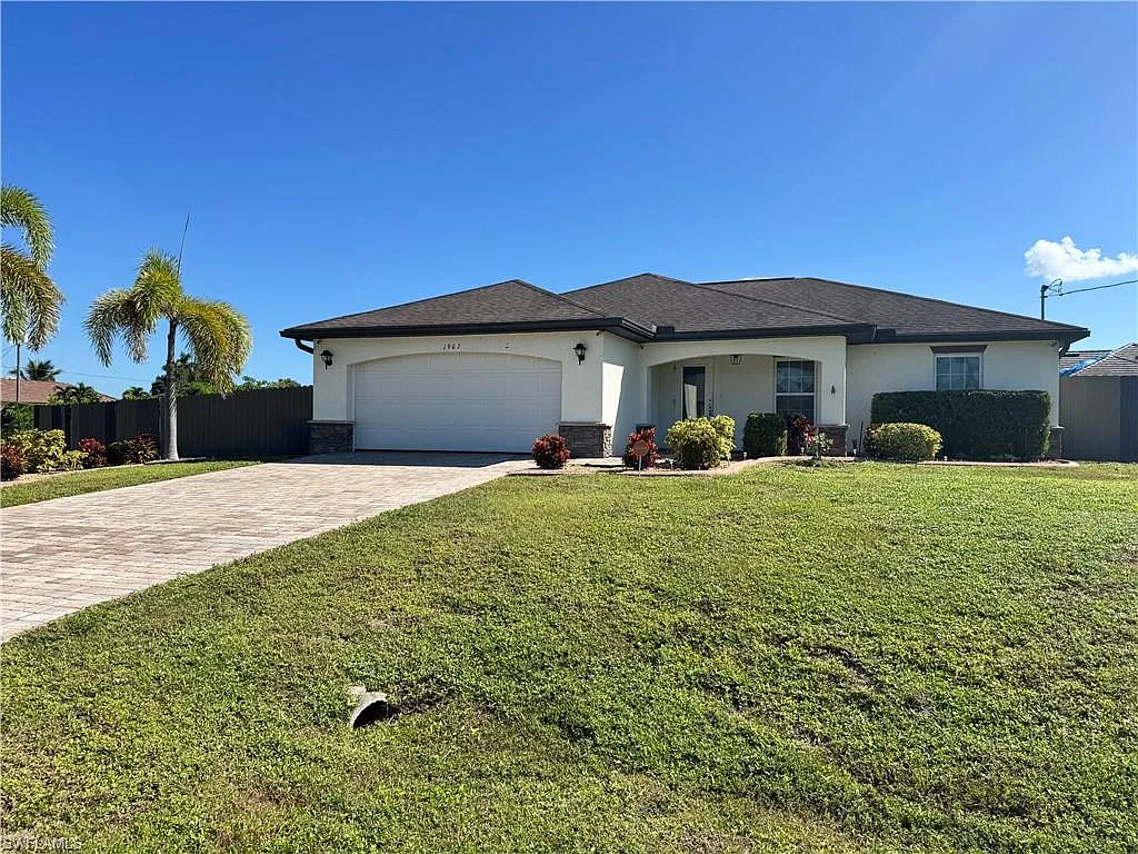 3 bed, 2.0 bath, 1469 sqft, $2,350 — Photo 2