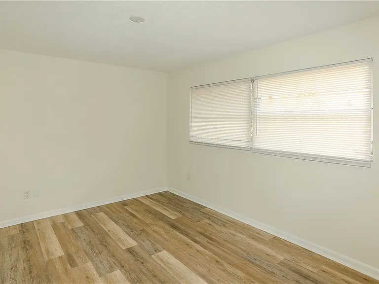 5654 Eichen Cir W — Photo 20