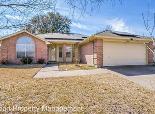 802 Packard Dr, Arlington, TX 76001
