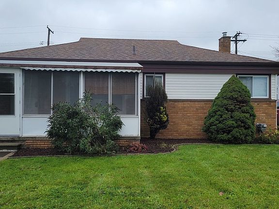 2nd image of 15030 Petrie St
