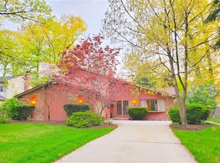 3944 Deepwoods Way, North Olmsted, OH 44070