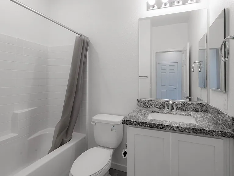 902 Bronzite St — Photo 23