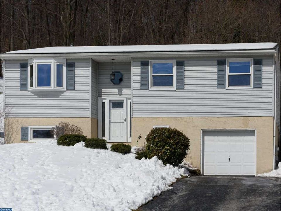 1st image of 15 Hillcrest Dr