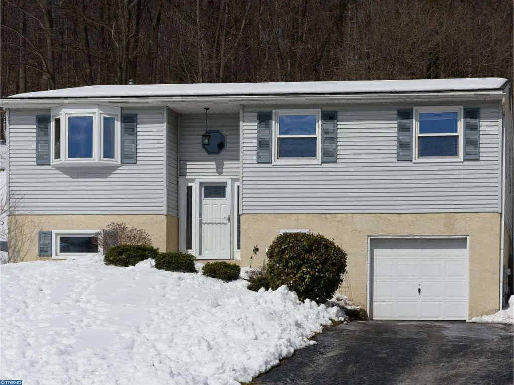 15 Hillcrest Dr photo 1