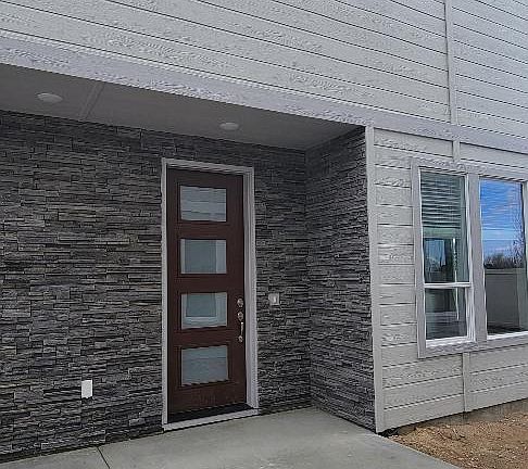2nd image of 399 N Traquair Pl