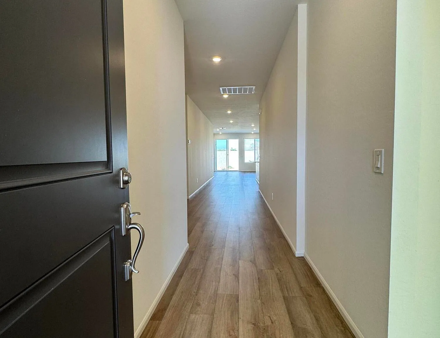 4 bed, 1980 sqft, $2,150 — Photo 4