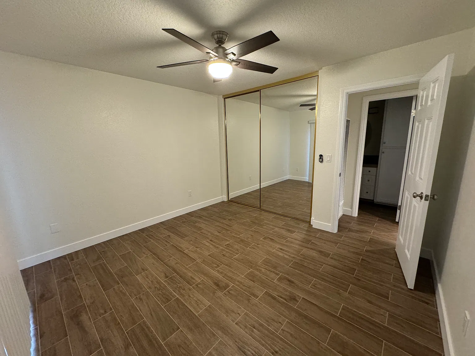 1 bed, 700 sqft, $2,465 — Photo 3
