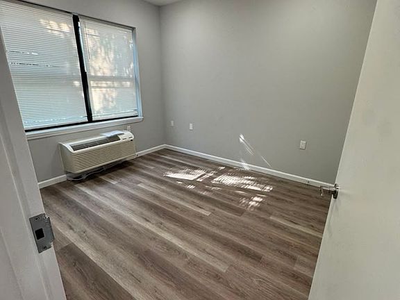 5th image of 445 Summer St #5