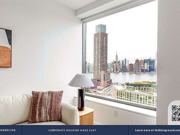 5th image of 87 Commercial St #1702N