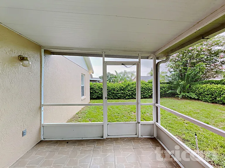 529 Greg St — Photo 14