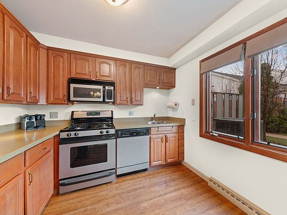 5th image of 204 Chanticleer Ln #204