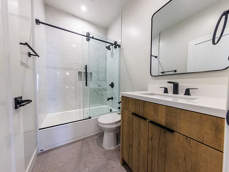 Rare Brand New Luxury Townhomes in Trendy Highland Park — Photo 19