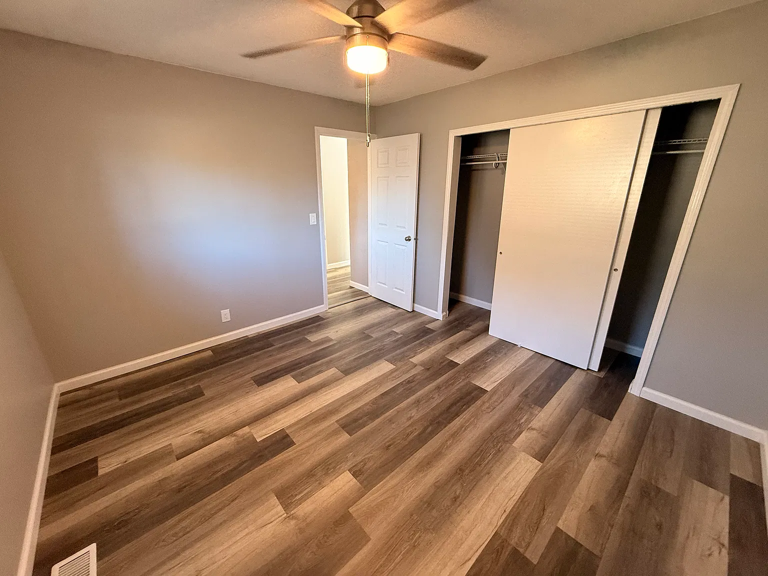 2 bed, $1,100 — Photo 3