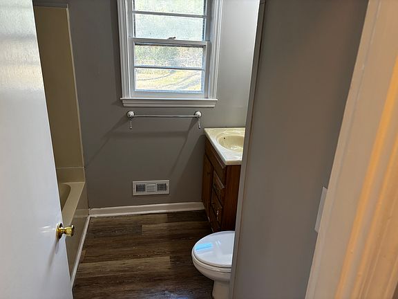2nd image of 429 Parkdale Dr