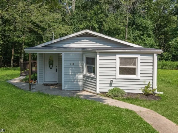 340 Lakeview Dr, Hampton Twp., NJ 07860