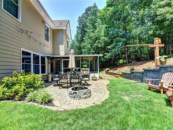 3rd image of 1505 Watercove Ln