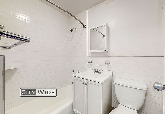 3rd image of 257 E 61st St APT 3D