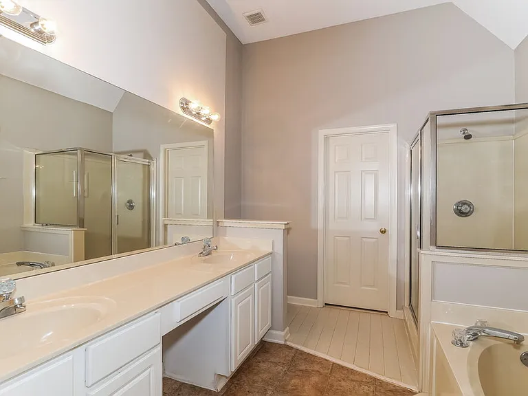 7743 Shadow Hills Dr — Photo 10