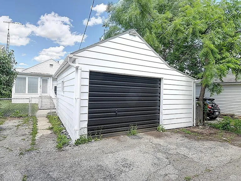 523 Watervliet Ave — Photo 14