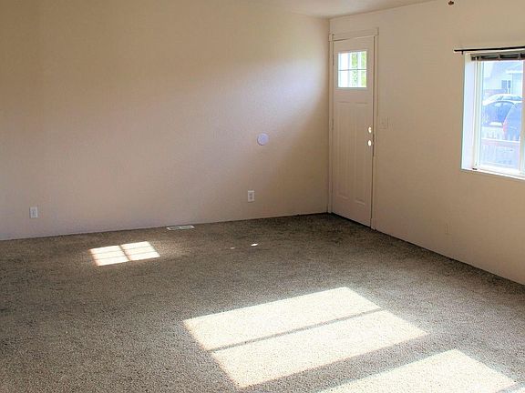 3rd image of 512 Center Ridge Dr