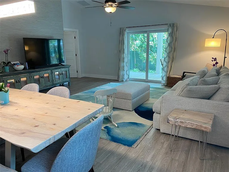 2933 Maiden Ln — Photo 13