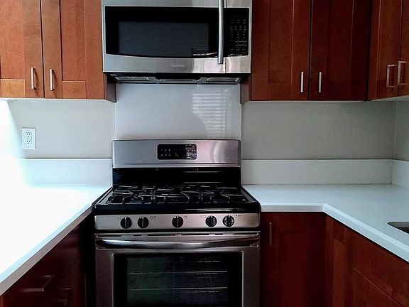 2nd image of 632 Santa Clara Ave APT C