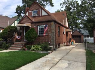 131 Midwood St, Valley Stream, NY 11580