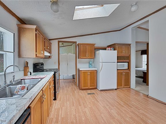3rd image of 46835 Mary St