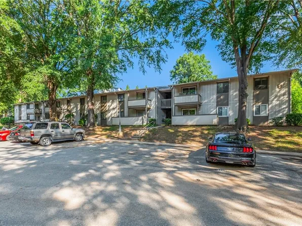 2235 Sunderland Rd APT 101C, Winston Salem, NC 27103