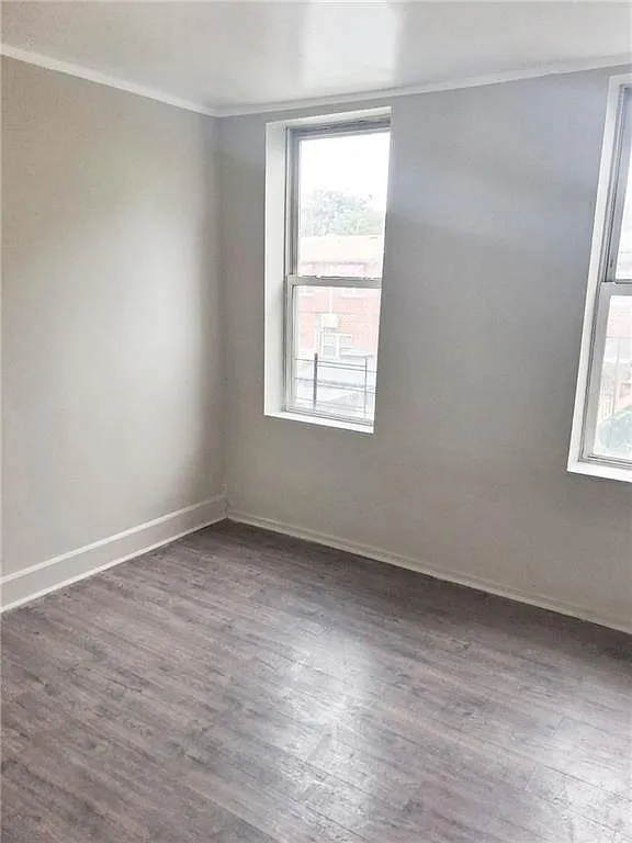 3 bed, 1.0 bath, 4986 sqft, $3,538 — Photo 1
