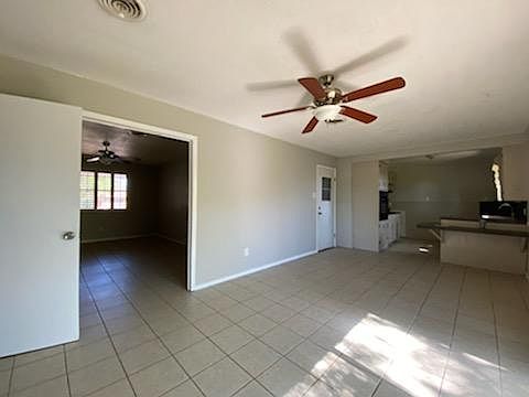 3rd image of 813 Dickens Dr