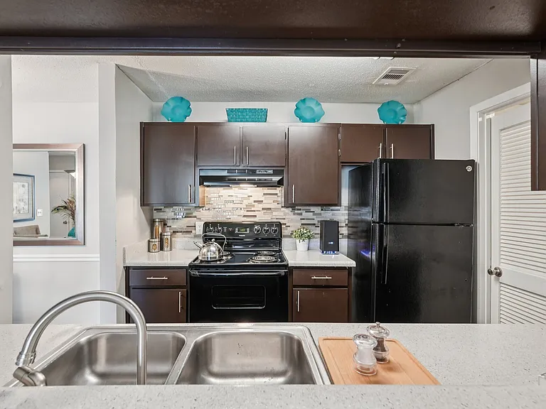 Polo Club Apartments — Photo 24